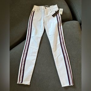 Tinseltown White Skinny Jeans with Navy and Maroon Stripe, size 0 NWT